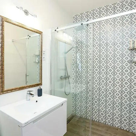 D8 Design & Apartment *