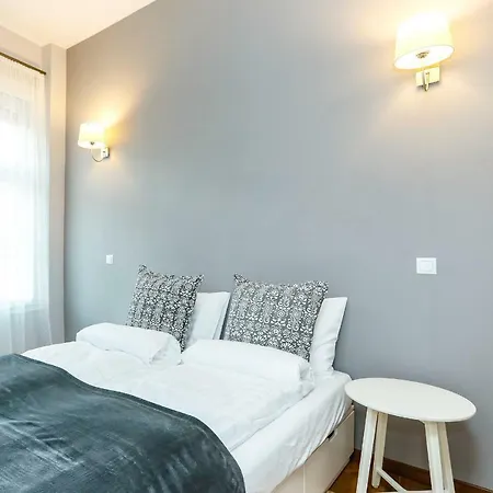 Apartmán D8 Design & *
